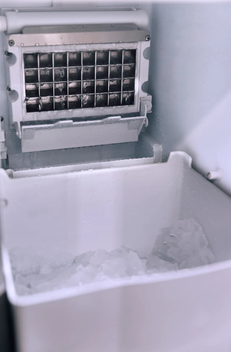 Summerset 15&quot; UL Outdoor Rated Ice Maker w/Stainless Door - 50 lb. Capacity